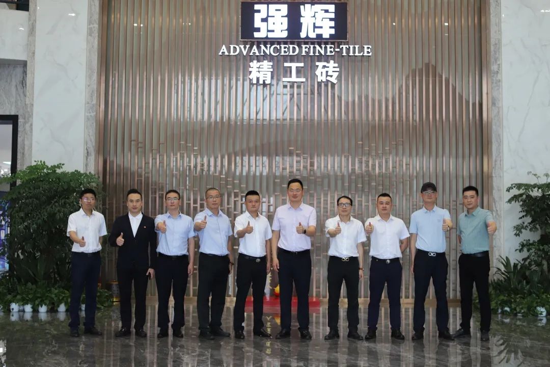 強輝新品質感大師又出圈？華美立家團隊參觀強輝總部展廳！